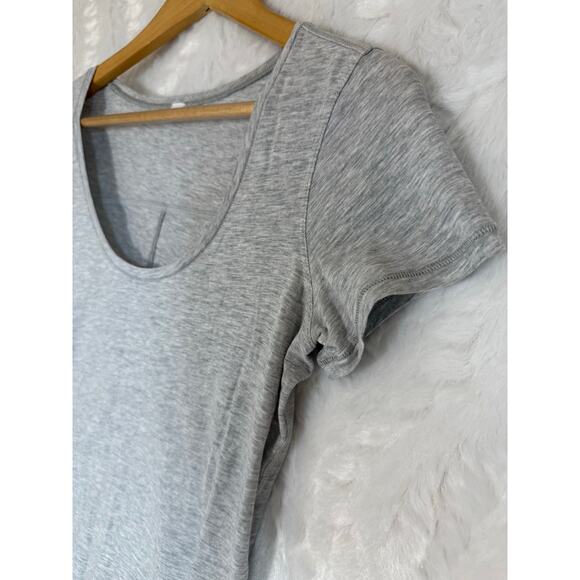 Lululemon Love Tee II Light Gray Short Sleeve Scoop Neck T-Shirt Women’s Size 4 - Picture 3 of 7